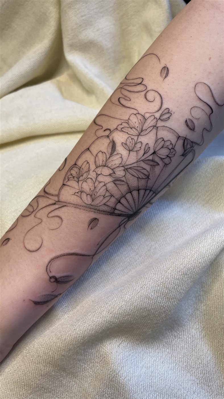 Tatuaje botánico personalizado